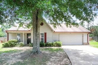 Building Photo - 10431 Amanda Dr