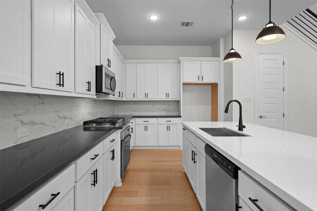 Building Photo - 2832 Stone Branch Dr