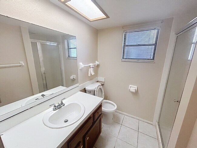 Building Photo - 217 Woodlake Wynde