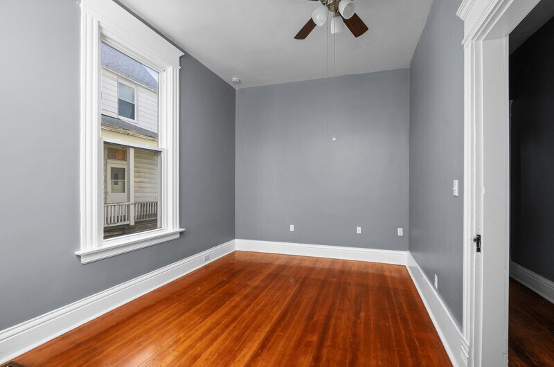 Building Photo - 404 W 16th St