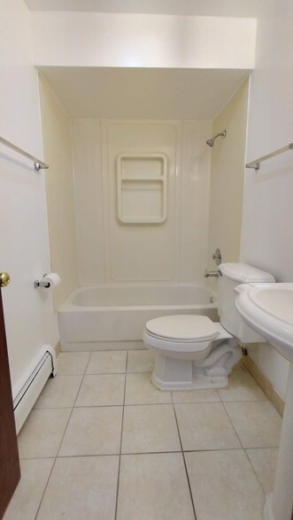 Building Photo - 1215 Whispering Hills Ct