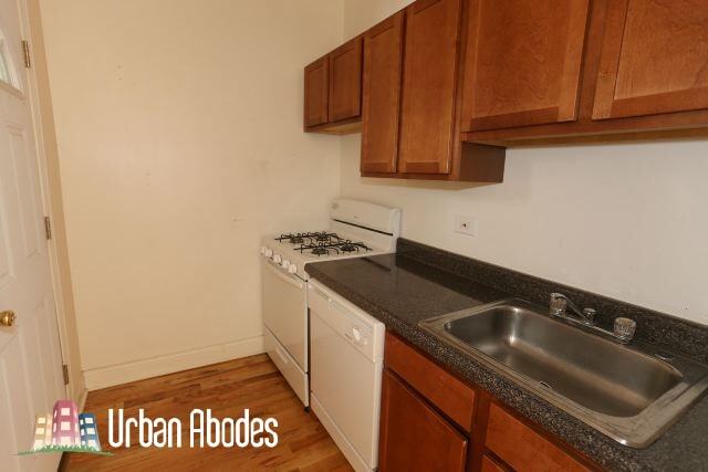 Building Photo - 625 W Cornelia Ave