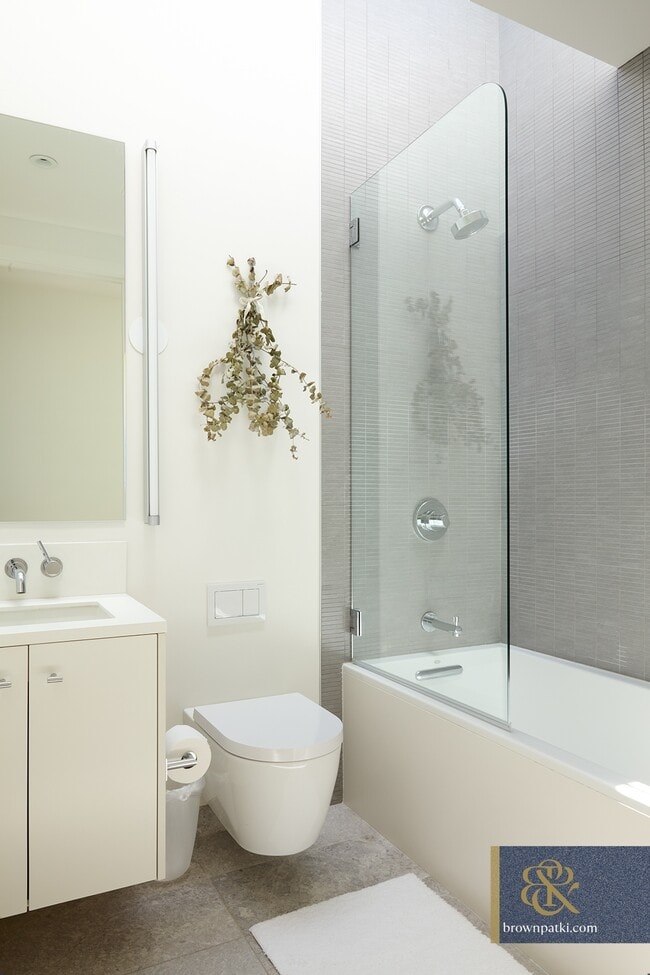 Building Photo - 335 Pennsylvania Ave