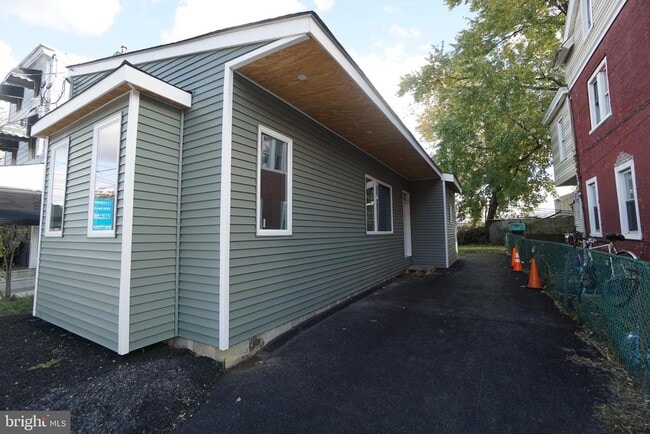 Building Photo - 164 Meehan Ave