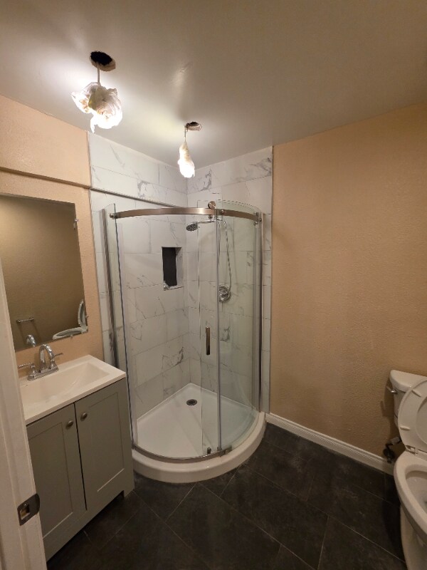 Building Photo - 8580 Golden Ridge Rd