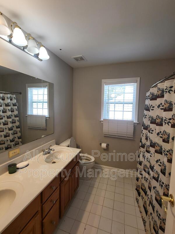 Building Photo - 380 Simonton Crest Dr SE