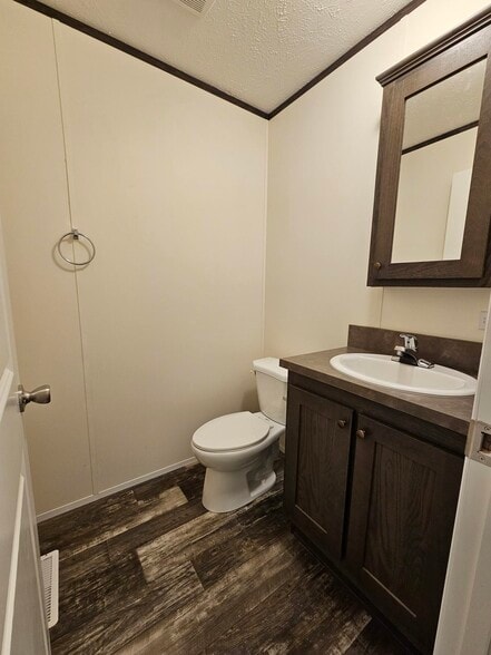 Building Photo - 12 Woodside Ln