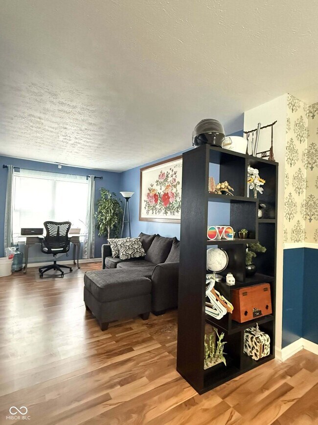 Building Photo - 8607 Longspur Ct