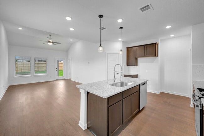 Building Photo - 32518 Lantana Flds Rd
