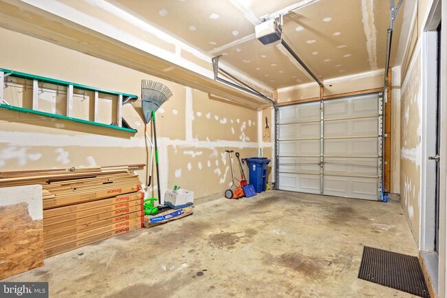 Building Photo - 3824 Elbert Ave