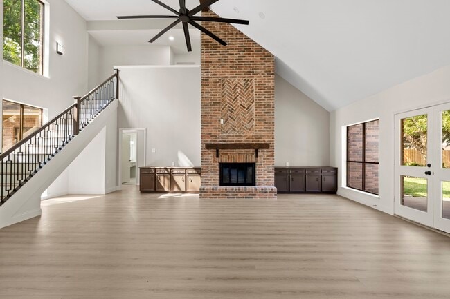 Building Photo - 3223 Country Club Blvd