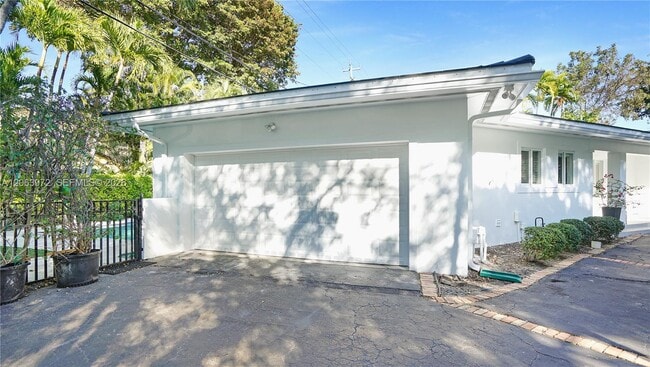 Building Photo - 711 Sunset Rd