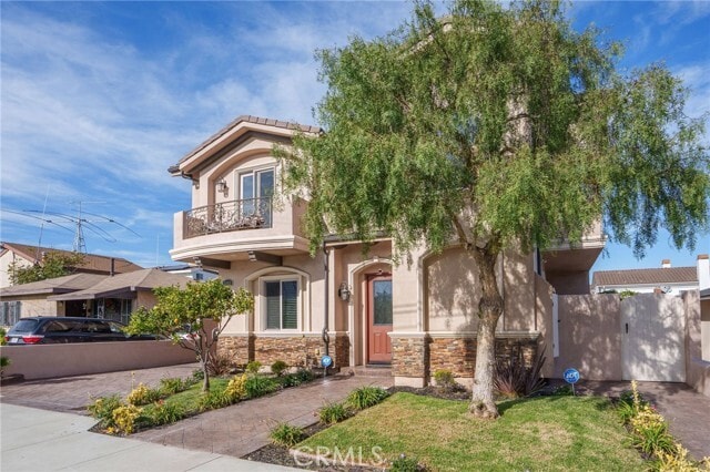 Building Photo - 2005 Robinson St