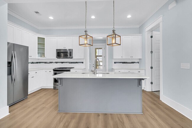 Building Photo - Gorgeous Carolina Park Home on a Corner Lot
