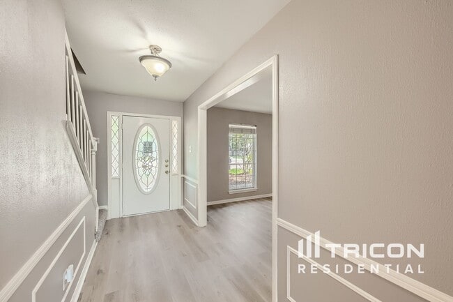 Building Photo - 16527 Pilgrims Cir