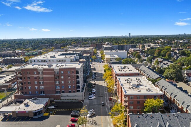 Building Photo - 210 N Addison Ave #401