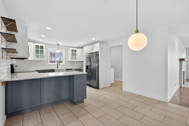 Building Photo - Tranquil West Linn Living Near Parks and S...