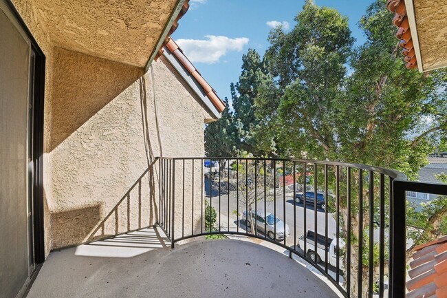 Building Photo - 3BD/2BA Apartment with Laundry In-Unit, Appliances, Tandem Parking & More | 1MO. Free OAC