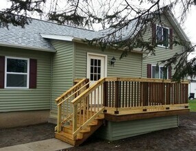 Building Photo - RENOVATED 3 bdrm/1.5 bath Farmhouse