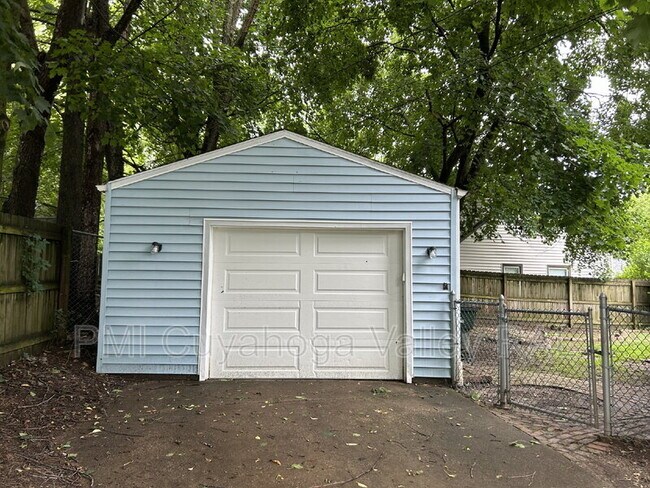Building Photo - 2364 Suncrest Dr