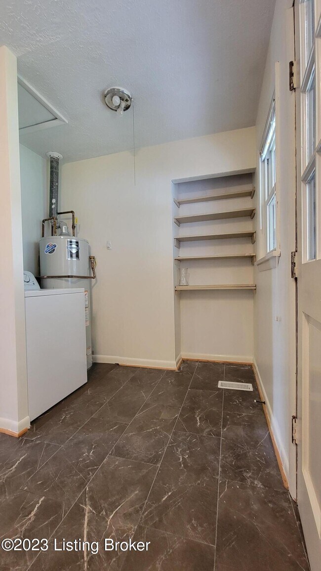 Building Photo - 11616 Maple Way