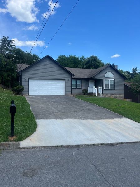 Building Photo - One level living in highly sought Bluegras...