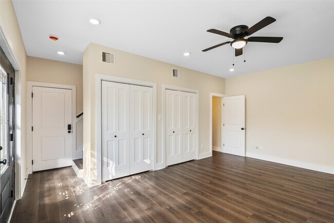 Building Photo - 1206 S Victory Dr