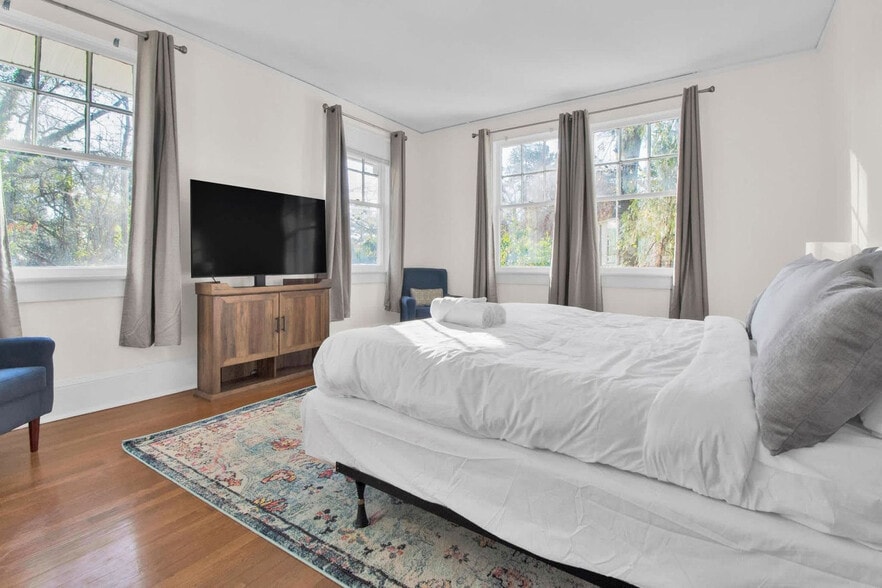 Building Photo - 424 Pearl St