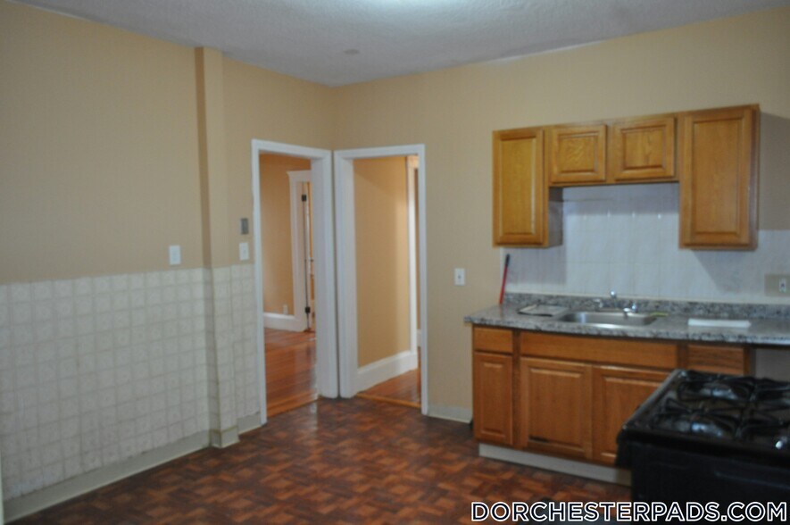 Building Photo - 105 Draper St