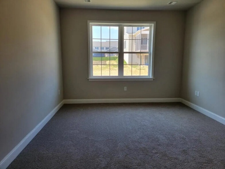 Building Photo - 605 White Chapel Rd