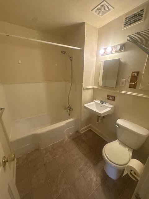 Building Photo - Downtown Front Royal 2 Bed, 1 Bath Apartment – Walk to Shops, Dining & Park