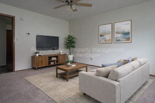 Building Photo - 301 6th St S