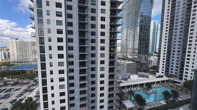 Building Photo - 11 NE 6th St