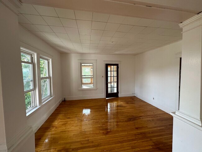 Building Photo - 61 Vernon St