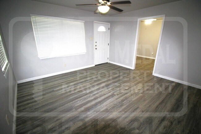 Building Photo - 205 E Vardeman Ave