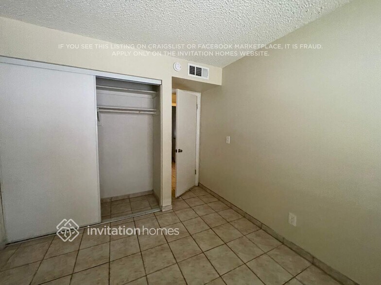 Building Photo - 7517 W Mercer Ln