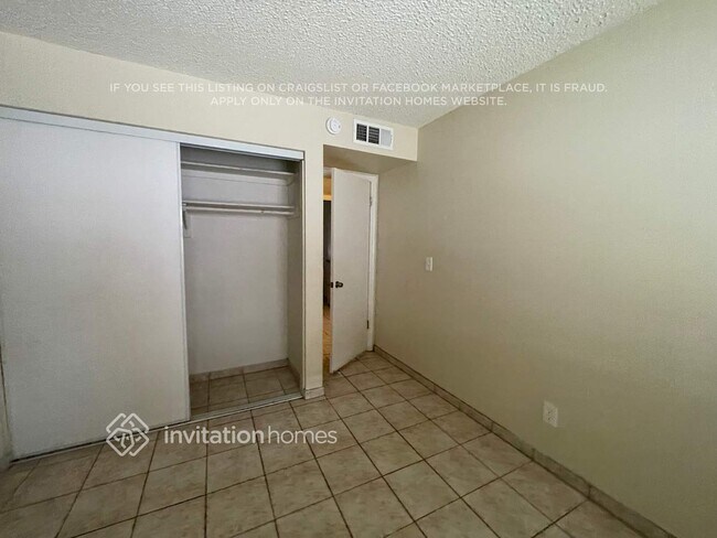 Building Photo - 7517 W Mercer Ln