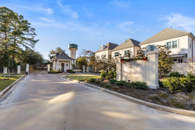 Building Photo - 247 Green Blvd