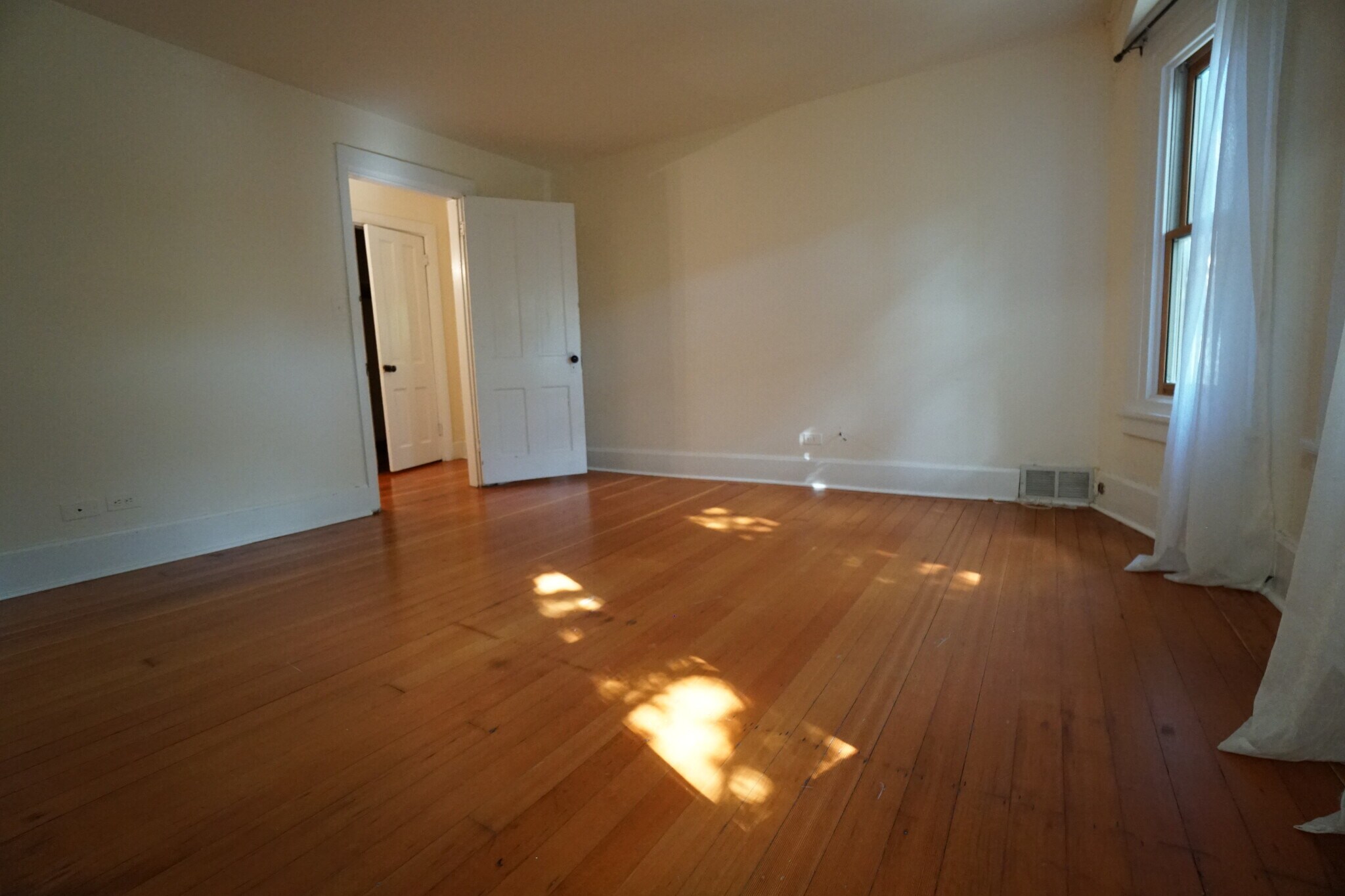 Bedroom 2 - 224 E Benton Ave