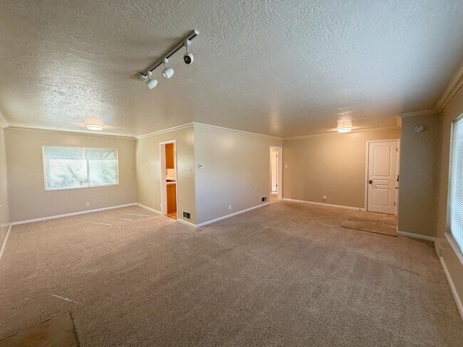 Building Photo - 3590 E 3100 S