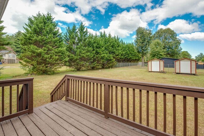 Building Photo - 718 Salem Rd