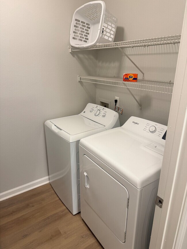 Building Photo - 609 Belle Point Dr