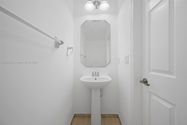 Building Photo - 3019 NW 30th Ave