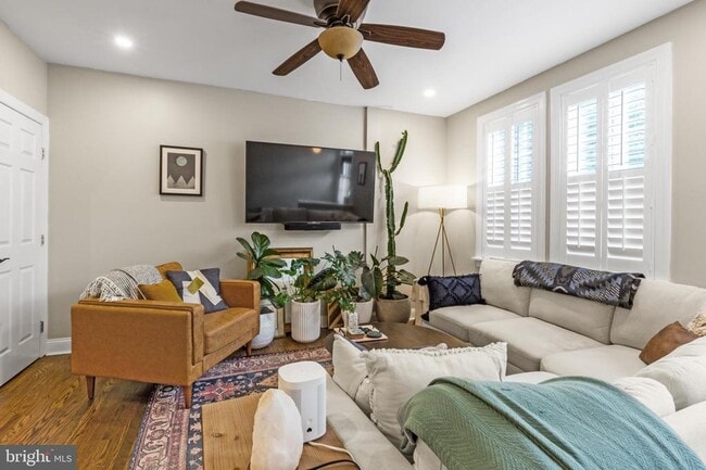 Building Photo - 239 E Thompson St