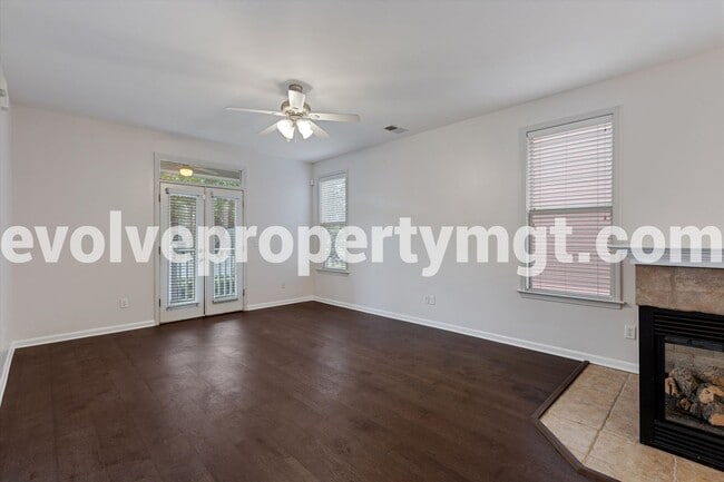 Building Photo - 1250 Island Pl E