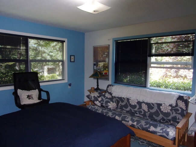 Building Photo - 4010 SW Fairhaven Dr