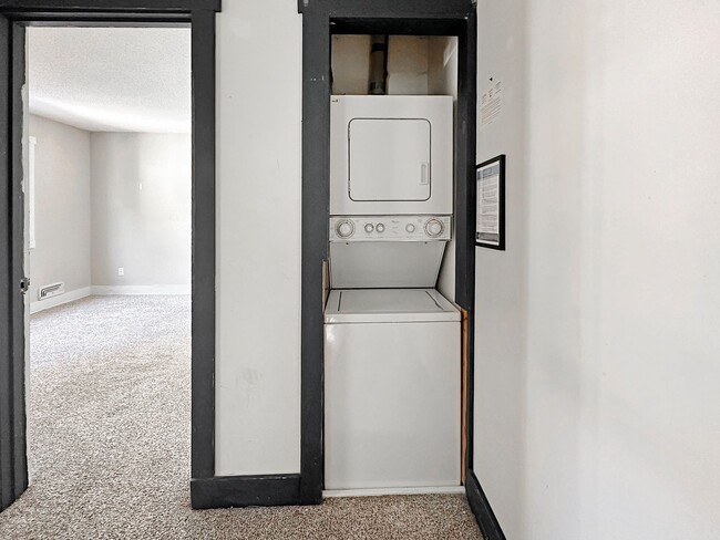 Building Photo - 1008 12th Ave SE