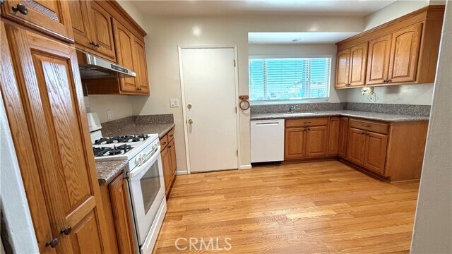 Building Photo - 927 Latchford Ave