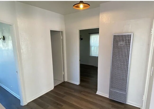 Building Photo - Charming 2 Bed, 1 Bath Home with Modern Up...