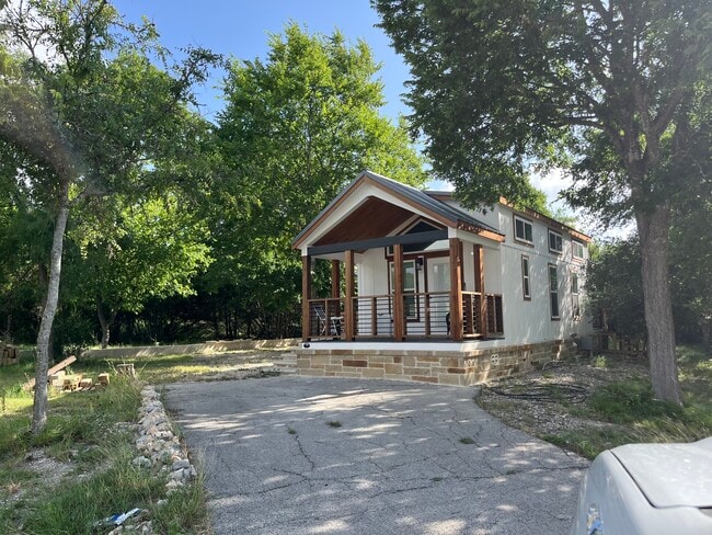 Building Photo - 601 Spur 100